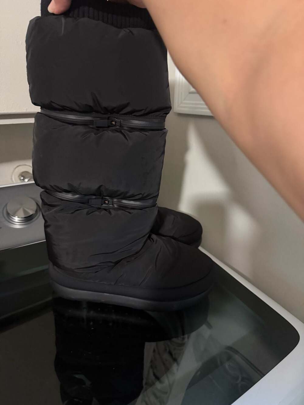 UGG - Picture 2 of 7